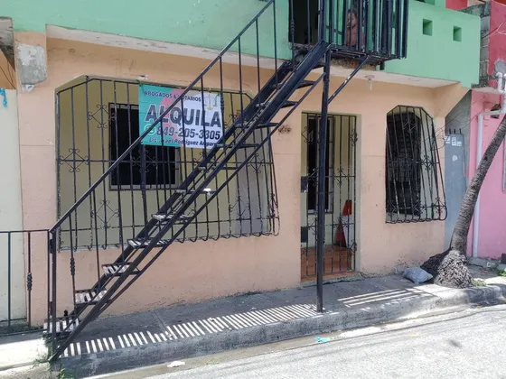 Casa En Alquiler En La Calle 6, Casi Esq Libertad, Capotillo