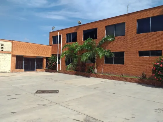  Excelente Galpón Industrial En Av. Bolivar, Los Guayos. Keivis V