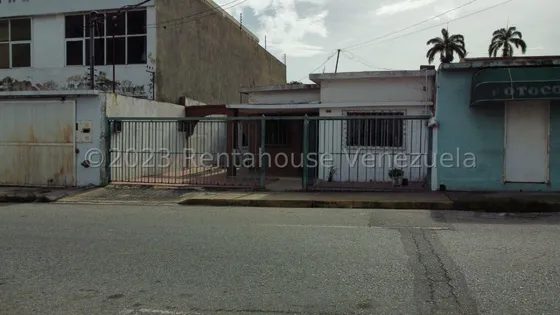 Casa En Venta En Estratégica Zona Comercial Del Este De Barquisimeto, Excelente Opción Para Instalar Cualquier Actividad Comercial, Barquisimeto Gabriela C