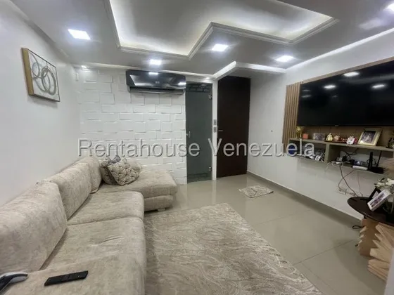 Daniela Linarez Vende Casas Elegante En Exclusiva Zona Del Este De Barquisimeto Muy Moderna Llena De Elegancia Con Todas Las Comodidades Para Vivir                                                     