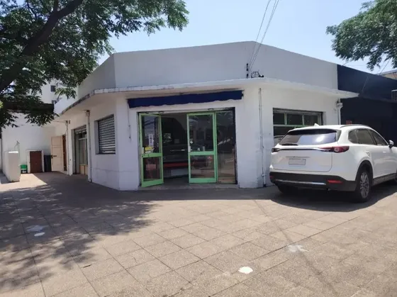 Amplio Local Esquina En Arriendo