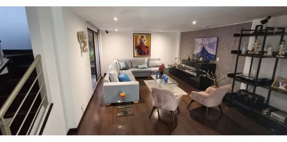 Vendo Estupenda Casa Remodelada  Terrazas Chico Navarra -1-