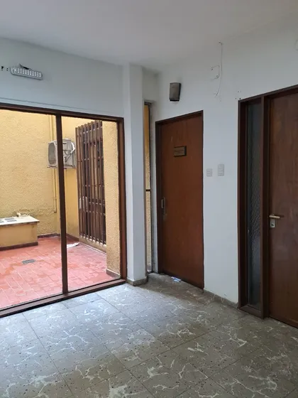 Oficina Ubicada En Pleno Centro De La Ciudad, En Av. Olmos 238