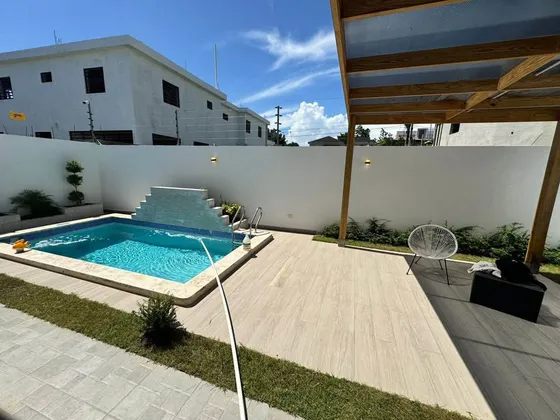 Se Vende Moderna Casa De 3 Niveles Con Piscina En San Isidro - Prado Oriental 300 Metros2