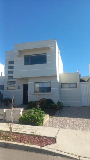 Arriendo Casa En Peñablanca.