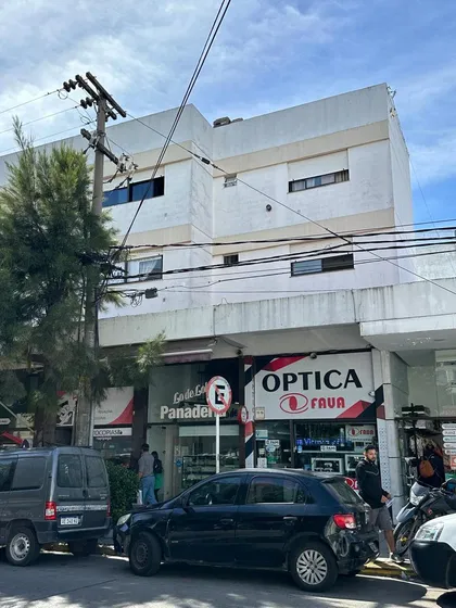 Venta Oficinas  Frente Al Hpc - A La Calle -con O Sin Renta-