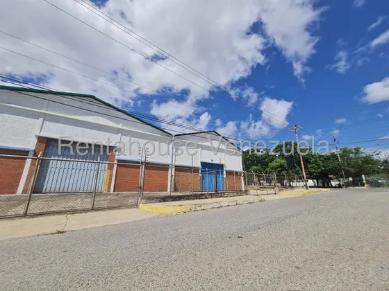Galpon En Alquiler En Barquisimeto Zona Industrial Iii Con 1.100m2 Luz Trifasica Excelente Ubicación! Cod 25 9915 Comunicate Soy Gabi Irastorza                                                         