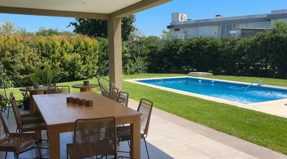 Casa En  Barrio San Matias 4 Ambientes Con Piscina