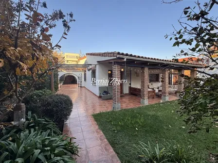 Casa En Venta De 5 Dorm. En Ñuñoa