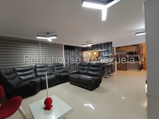 Jip 25-13509. Rentahouse Vende Apartamento Totalmente Amoblado De 125 Mts2, Cocina Empotrada Con Diseño Ferrara, 2 Hab, 2 Salas De Baños, Conectada A Pozo. En Urb San Isidro, Maracay