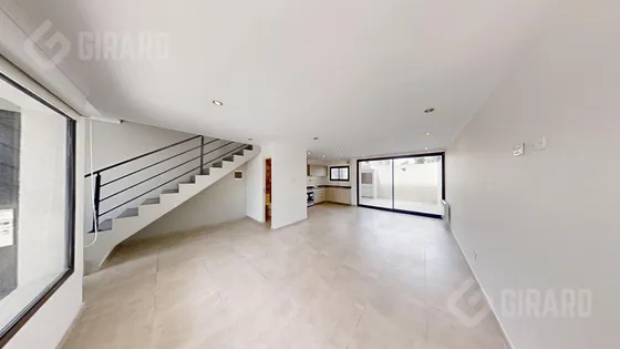 Triplex A Estrenar En Villa Primera, Oportunidad