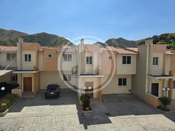 Townhouse En Venta En Barrio Sucre Las Delicias 04js