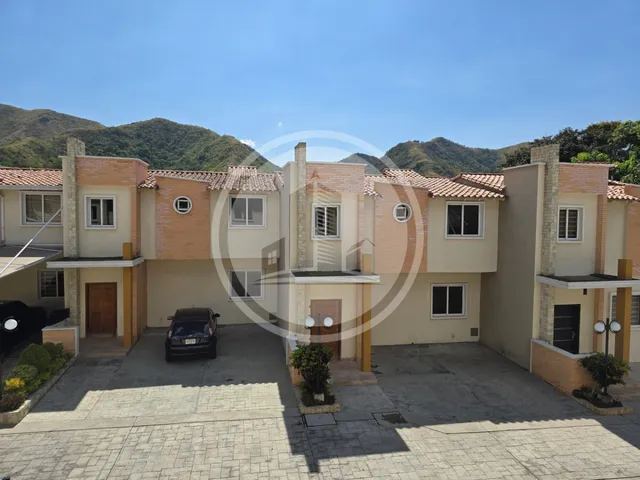 Townhouse En Venta En Barrio Sucre Las Delicias 04js