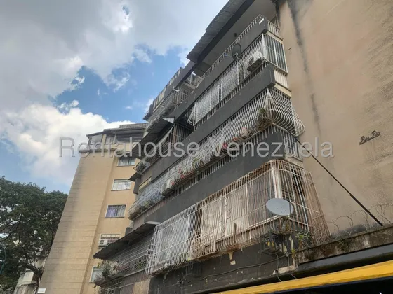 En Venta Apartamento En Los Caobos. Cod Flex: 25-13743