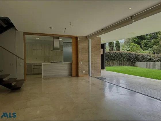 Casa En Unidad Cerrada En El Alto De Las Palmas(mls#247674)