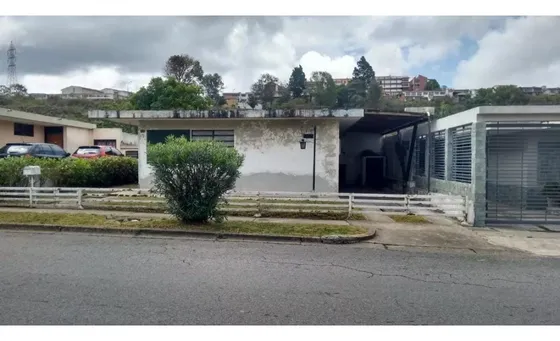 Casa En Venta Para Remodelar, Urb. Los Castores. 