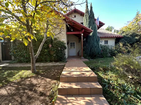 Casa Con Piscina, Terraza Y Quincho Con Gran Terreno