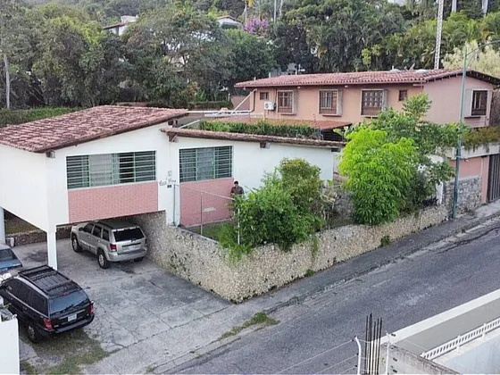 Prados Del Este Venta Casa De 2 Niveles, Disfruta De La Exclusividad Y Confort Un Prado En La Ciudad De Caracas , El Refugio Perfecto Para Una Vida Tranquila Y Exclusiva 