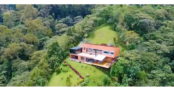 Vendo Espectacular Casa En Av Las Palmas Medellin
