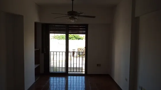 En Perfecto Estado,balcon Frances, Amplios Placards En Dormitorios Y Pasillo, Pintado Hace Dos Año