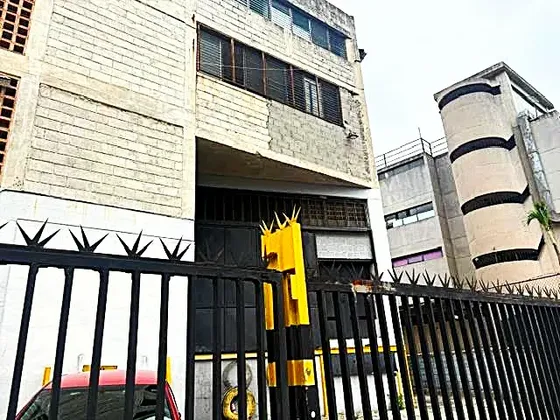 En Alquiler Planta Industrial De 610 M2 Con Montacargas Guaicay Mam