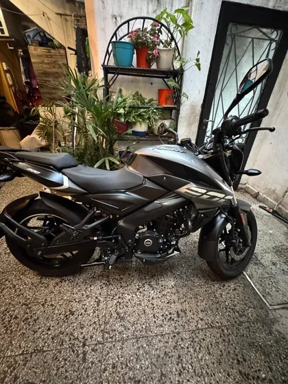 Bajaj Rouser Ns200