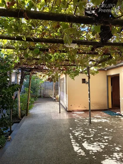 Casa En Venta De 4 Dorm. En Curicó