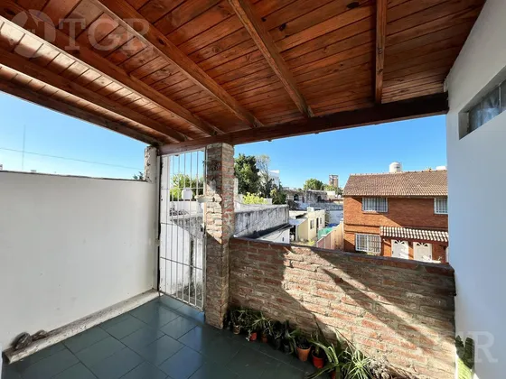 Ph En Venta De 3 Ambientes Con Cochera Y Galería. Sin Expensas.