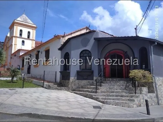 288m2 En Hatillo Espectacular Local Frente A La Plaza Bolívar En Plena Movida Comercial, Mls#25-9139