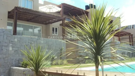 Departamento En Venta De 3 Dormitorios En Bahia De Montoya