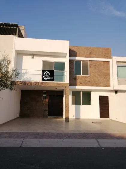 Hermosa Residencia En La Condesa Juriquilla, Estudio O 4ta Rec En Pb, Jardín,.