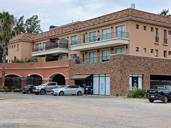 Venta O Alquiler Temporario De Cochera Cubierta En Pueblo Caamaño, Pilar