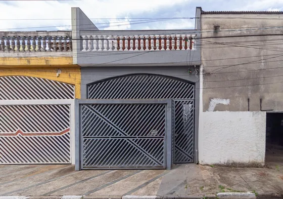 Casa  Para Venda Com 3 Quartos 3 Banheiros Sendo 1 Suite 