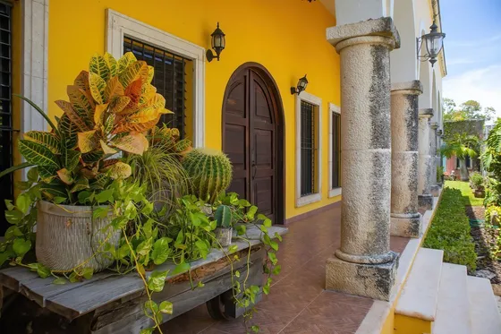 Hacienda Yucateca · 4 Recamaras · Alberca · Amplio Terreno