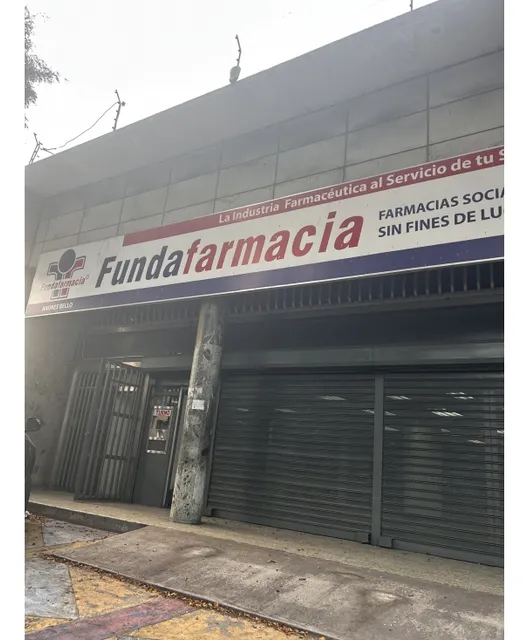 Local  En Alquiler 500 Mts2. Pie De Calle.  Doble Altura. Av Andrés Bello Con Estacionamiento. 