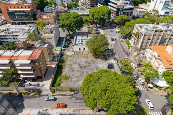 Csalad Terreno (comercial) En Venta En Las Mercedes, Dm