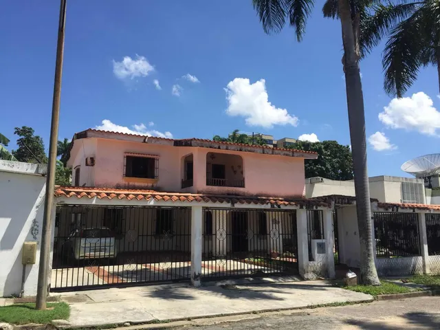 Casa En Venta A Remodelar Calle Cerrada En La Viña Valencia