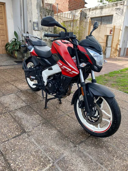 Rouser Ns 200