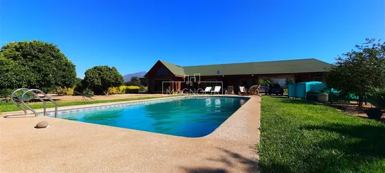 Casa En Venta De 5 Dorm. En El Monte