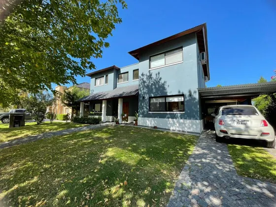 Casa En Venta - 4 Dormitorios 5 Baños - Cocheras - 850mts2 - Escobar