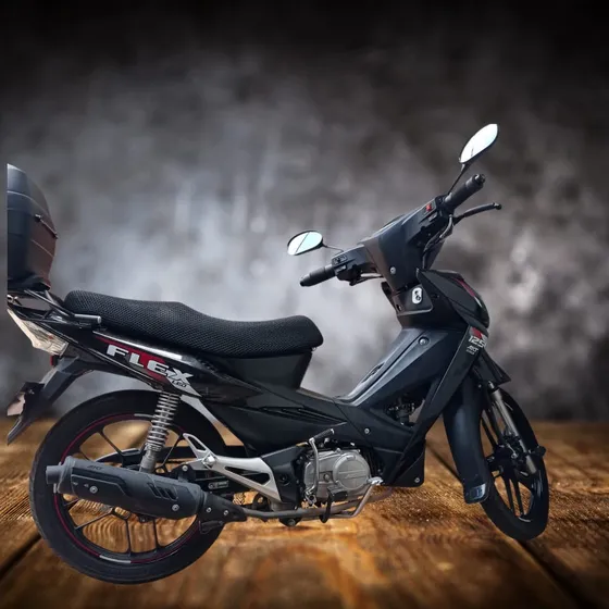 Akt Flex 125 . Tiene Maletero Y Exploradoras.
