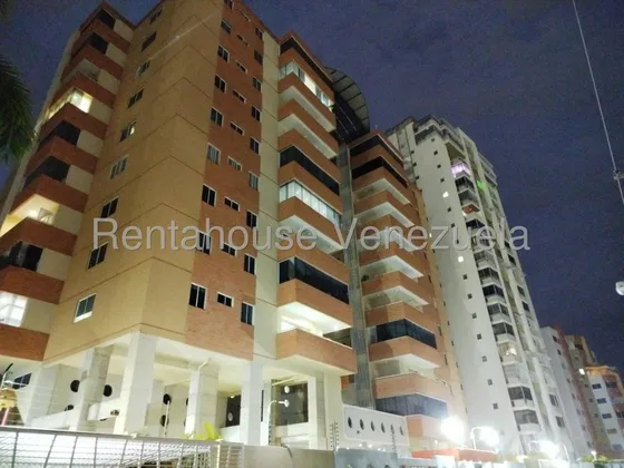 Apartamento En Alquiler Pozo Propio Vigilancia Gas Directo Urb Andres Bello 25-17374 Miriam