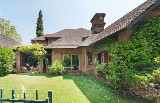 Casa En Venta De 5 Dorm. En Vitacura