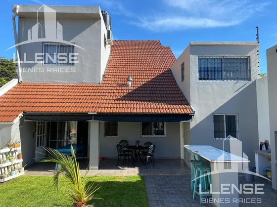 Casa 2 Plantas 5 Ambientes Con Pileta En Venta - Dorrego 500, Quilmes.