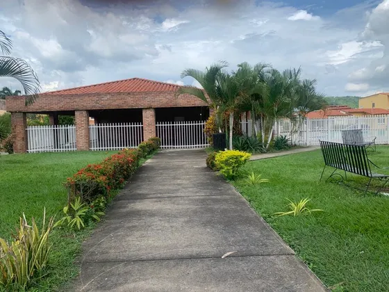 Townhouse En Residencias Laguna Club San Diego