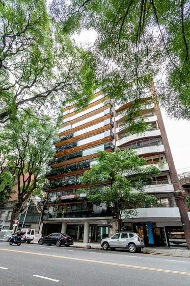 Departamento De 4 Ambientes Con Dep 2 Cocheras Baulera Al Frente Sobre Goyena