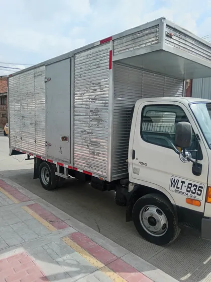 Camión Casi Nuevo Tipo Furgón Diesel