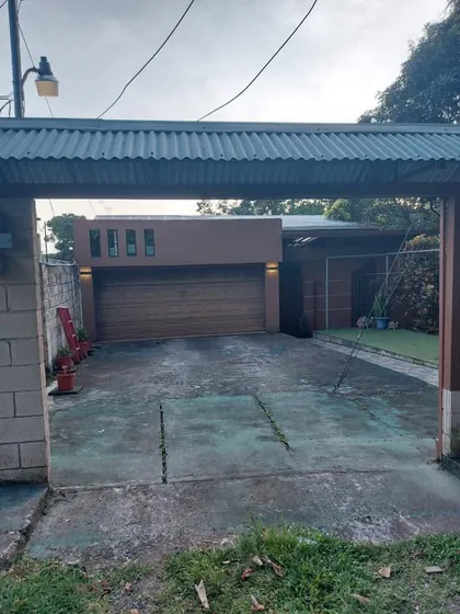 Se Vende Casa, Cuenta También Con Un Departamento Aparte. 