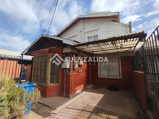 Casa En Venta De 5 Dorm. En La Florida