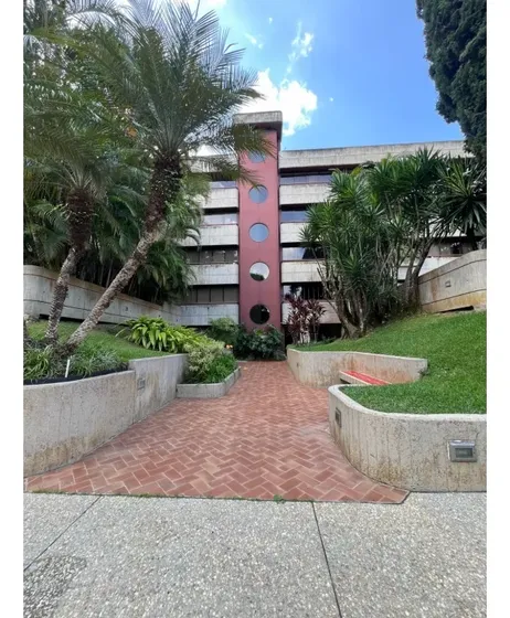 Vendo Apartamento 238m2 La Lagunita 0648